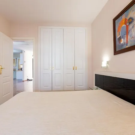 Bahia Del Duque Peacefull & Spacious Daire